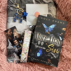 Valentín BookBox- Holy Evans könyvével